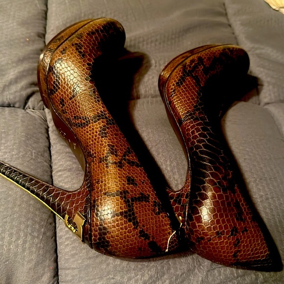 Tory Burch Brown Snakeskin platform pump.. Gently used wore once size 9.5 - Picture 4 of 6